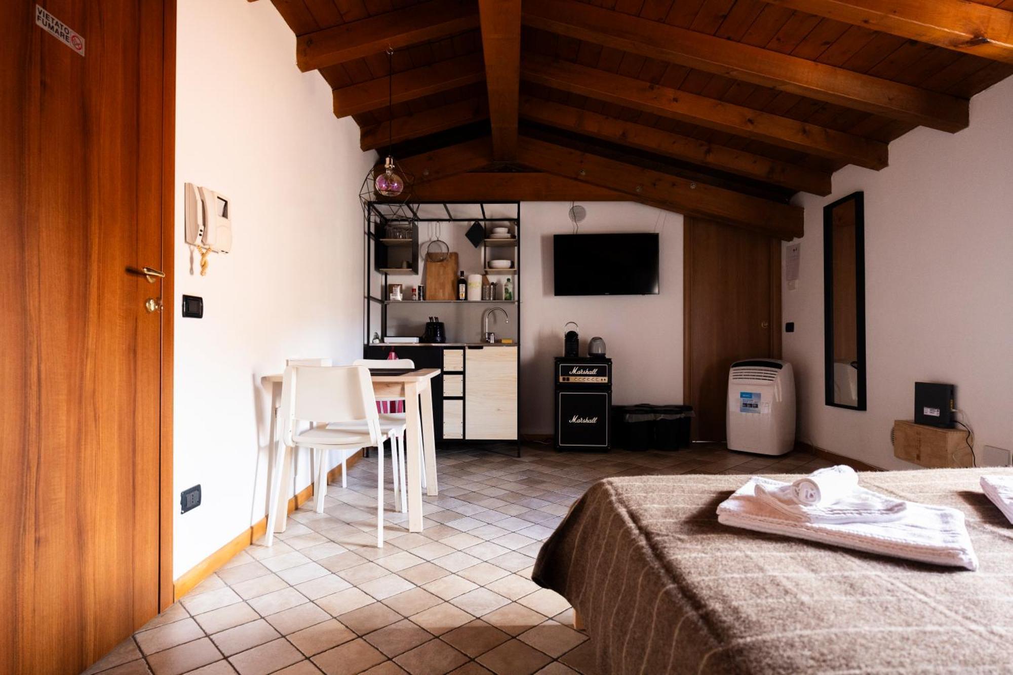 Traditional Italian House - Franciacorta Ровато Экстерьер фото